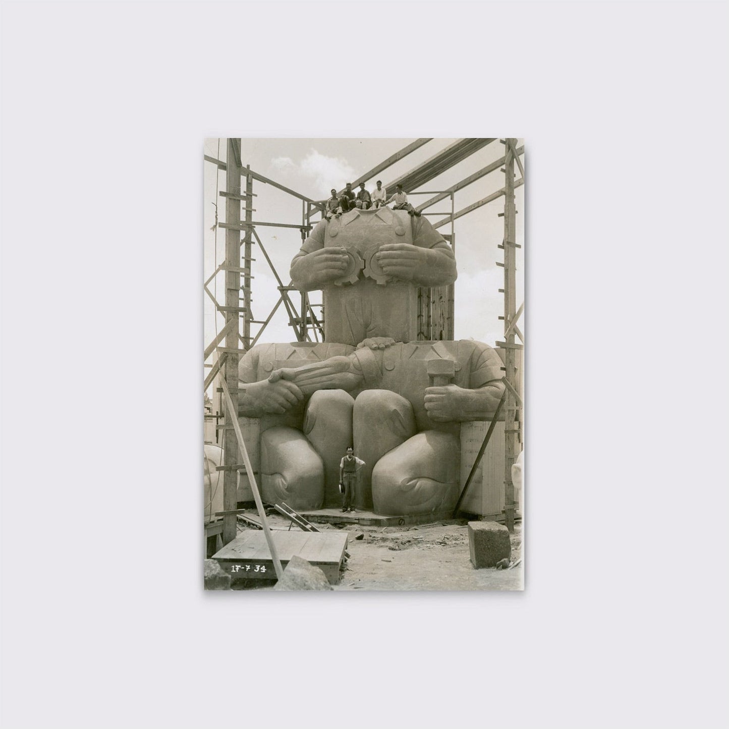 BOOK / MONUMENTAL. Pedro Reyes