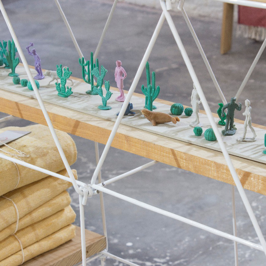 SUSPENDED WIREFRAME SHELVING