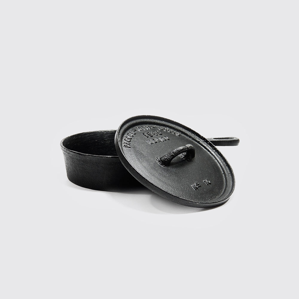CAST IRON PAN M22