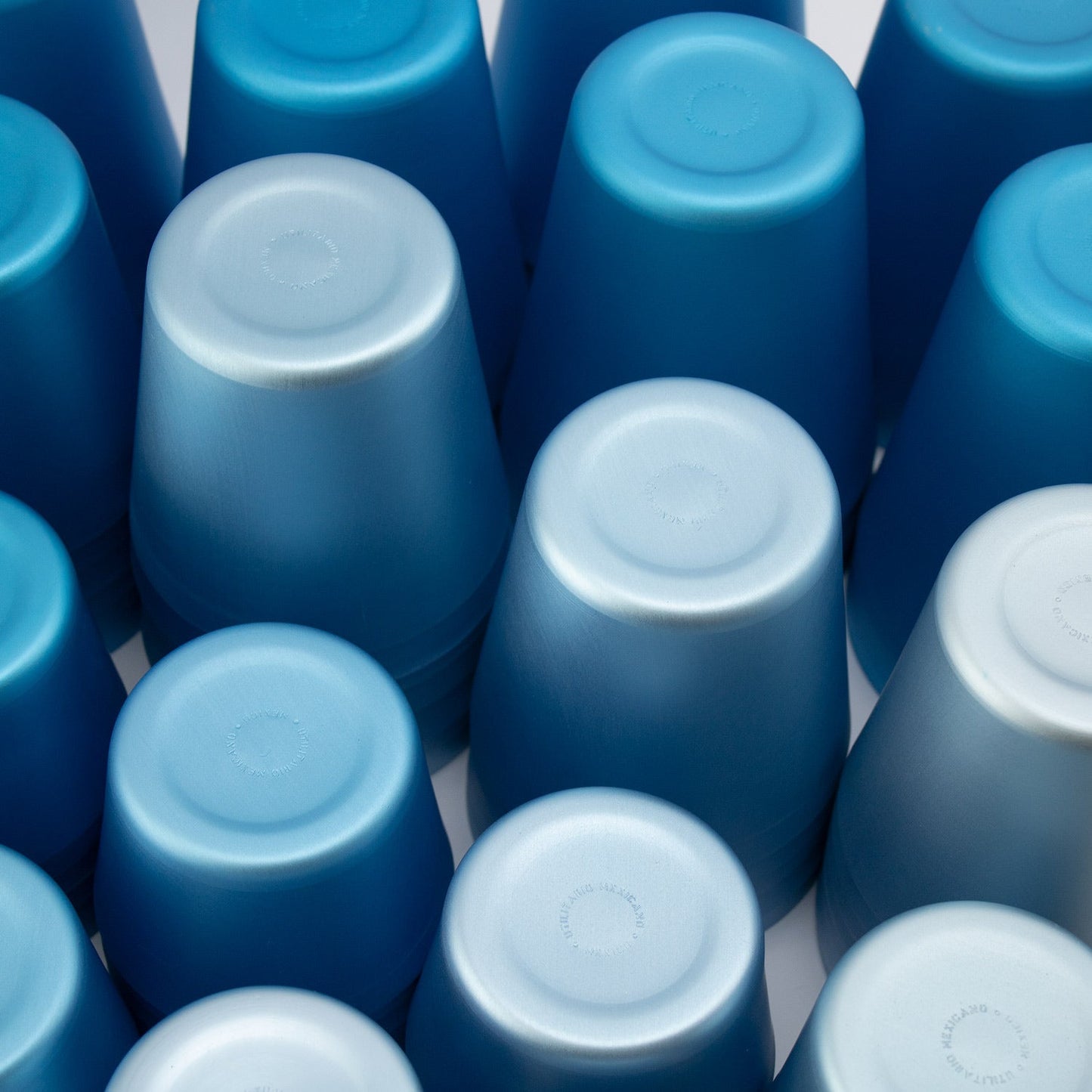 SMALL TUMBLER / BLUE SHADES