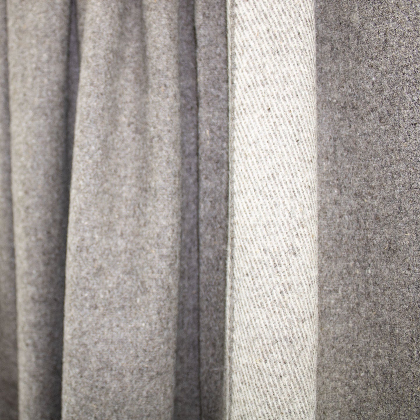 THROW WOOL BLANKET