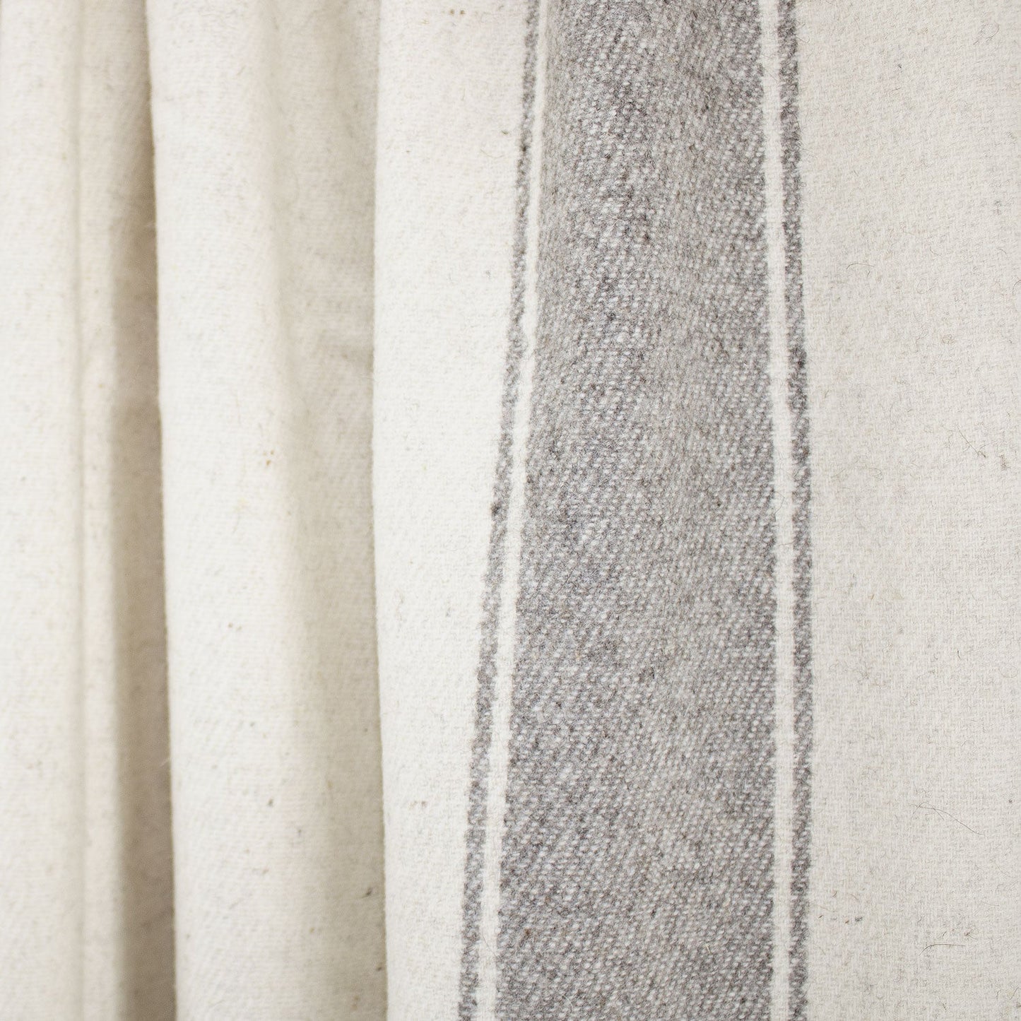THROW WOOL BLANKET