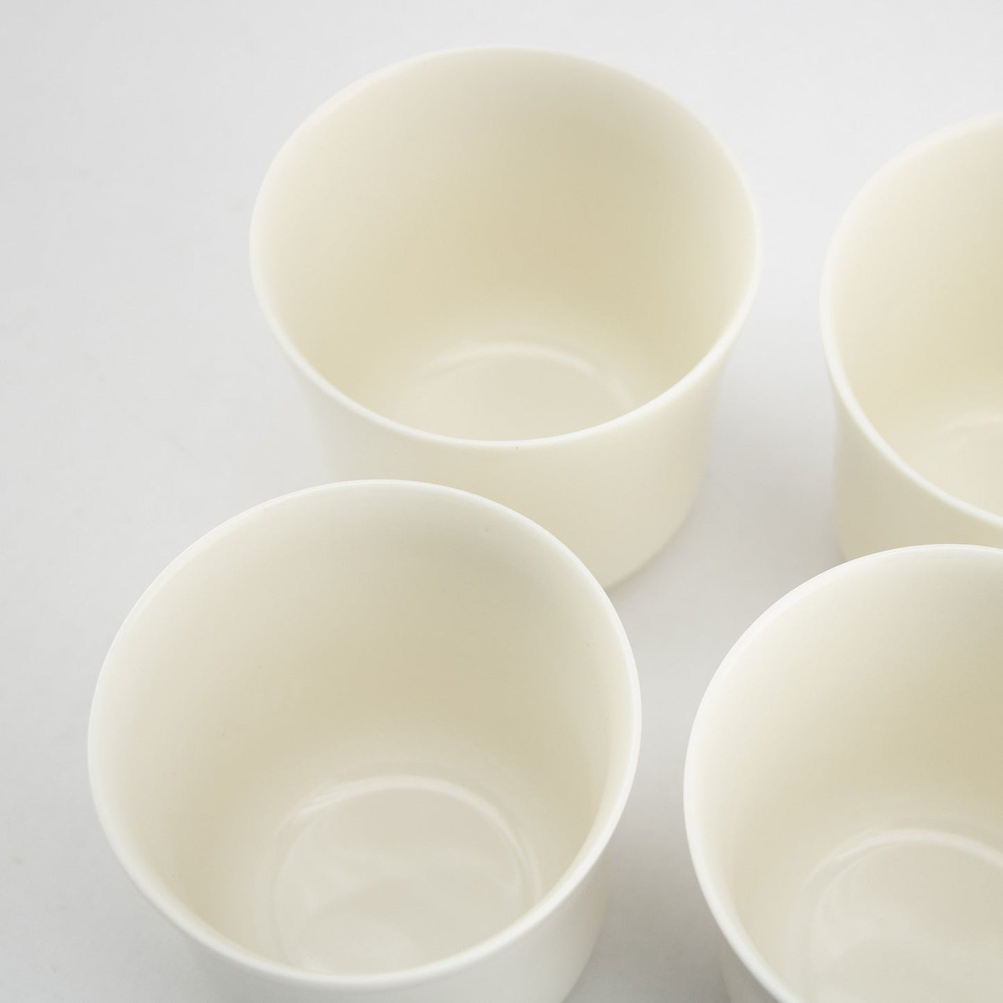 PORCELAIN GLASSES SET