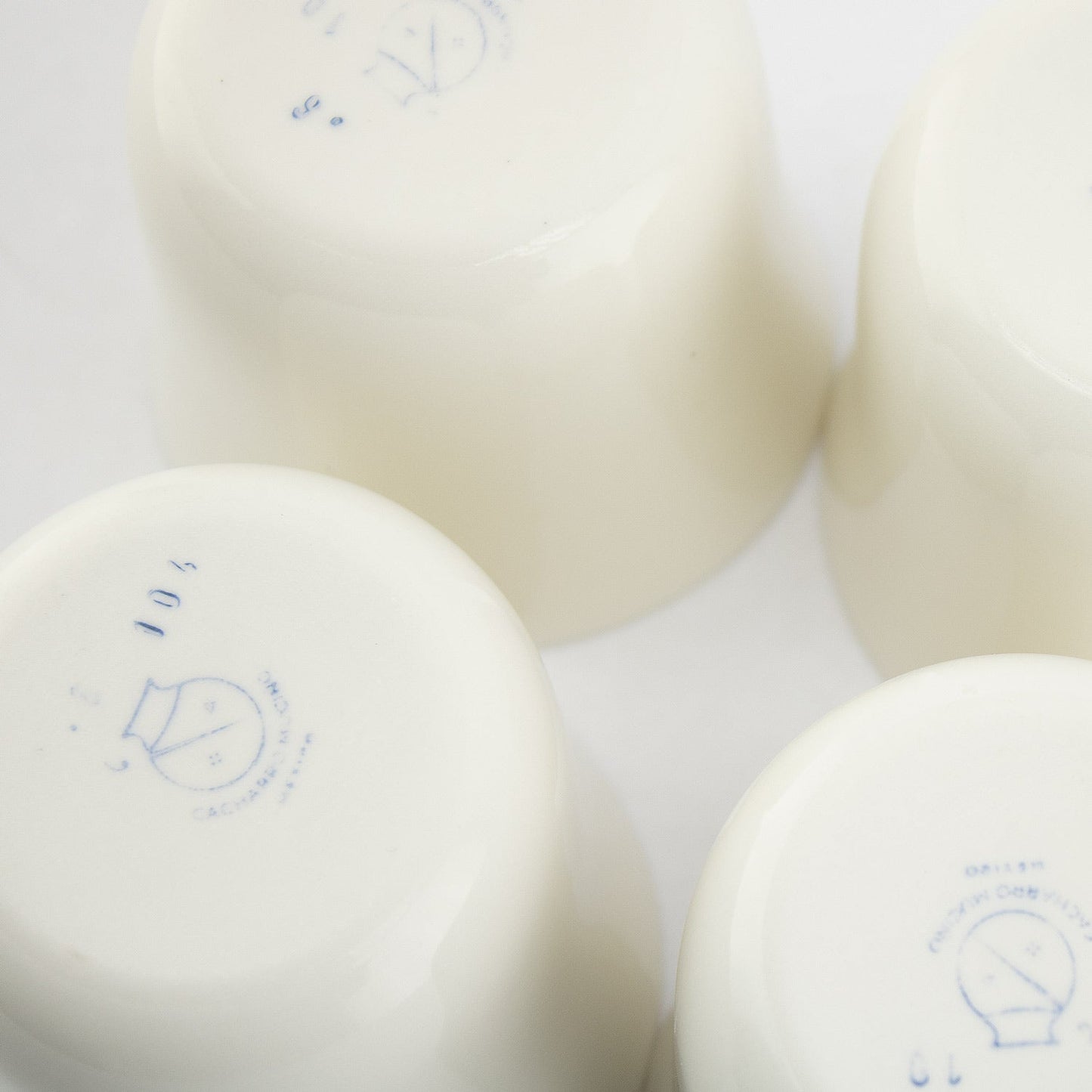 PORCELAIN GLASSES SET