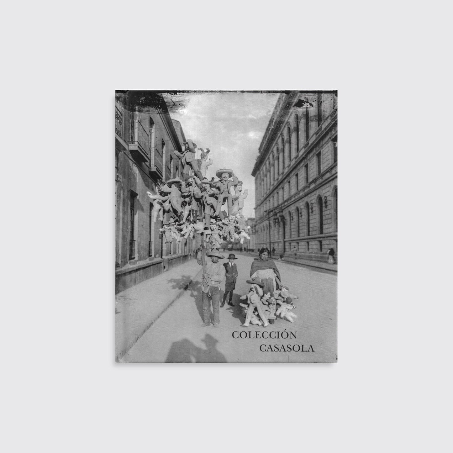 BOOK / "CASASOLA COLLECTION." Casasola Archives